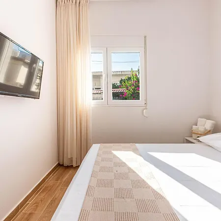 Appartement Lian 1 - Modern Double --- Brand New - Lungomare 3 Min Walk *