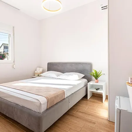 Lian 1 - Modern Double --- Brand New - Lungomare 3 Min Walk *