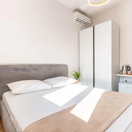 Apartment Lian 1 - Modern Double --- Brand New - Lungomare 3 Min Walk Vlore