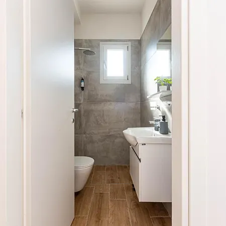 Lian 1 - Modern Double --- Brand New - Lungomare 3 Min Walk Lejlighed
